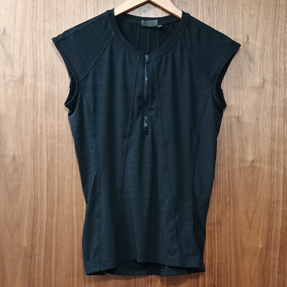 2/$20 Athleta Cycling Jersey M